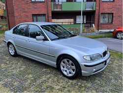 Grå Begagnad 2004 BMW 318 Sedan | 28 000 kr