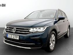 Mörkblå Begagnad 2023 VW Tiguan Elegance SUV | 374 900 kr (Marknadspris)
