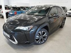 Svart Begagnad 2023 Lexus UX 250h SUV | 309 900 kr (Marknadspris)