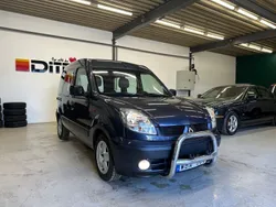 Blå Begagnad 2004 Renault Kangoo Privilege Minibuss | 79 500 kr