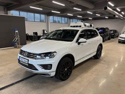 Vit Begagnad 2017 VW Touareg R-line SUV | 239 900 kr