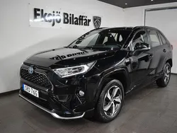 Svart Begagnad 2021 Toyota RAV4 Hybrid SUV | 349 500 kr (Bra pris)