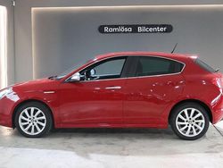 Röd Begagnad 2011 Alfa Romeo Giulietta Distinctive Halvkombi | 69 900 kr (Superpris)