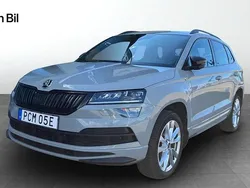 Grå Begagnad 2021 Skoda Karoq SportLine SUV | 279 900 kr (Marknadspris)