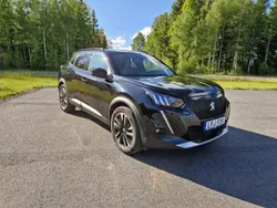 Svart Begagnad 2021 Peugeot e-2008 GT SUV | 200 000 kr (Bra pris)