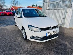 Vit Begagnad 2016 VW Polo Halvkombi | 99 900 kr (Lite dyr)