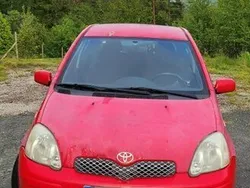 Röd Begagnad 2004 Toyota Yaris Halvkombi | 26 000 kr (Bra pris)