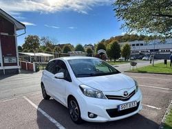 Vit Begagnad 2014 Toyota Yaris Edition Halvkombi | 79 990 kr (Marknadspris)