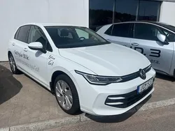 Vit Begagnad 2024 VW Golf VIII Life Halvkombi | 309 000 kr (Marknadspris)