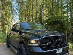 Svart Begagnad 2018 RAM 1500 Pickup | 355 000 kr (Marknadspris)