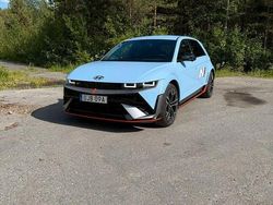 Performance blue matte Begagnad 2024 Hyundai Ioniq 6 Sedan | 669 800 kr