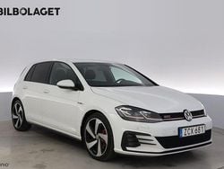 Vit Begagnad 2017 VW Golf VII Active Halvkombi | 239 800 kr (Marknadspris)