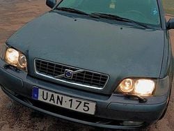 Grå Begagnad 2003 Volvo V40 Kombi | 27 000 kr (Marknadspris)