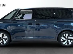 Mörkblå Begagnad 2023 VW ID. Buzz Pro Van | 579 500 kr