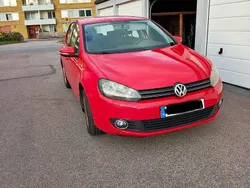 Röd Begagnad 2010 VW Golf Halvkombi | 32 000 kr (Marknadspris)