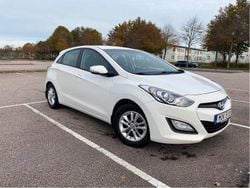 Vit Begagnad 2014 Hyundai i30 Halvkombi | 60 000 kr (Marknadspris)