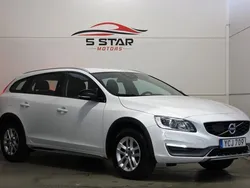 Vit Begagnad 2016 Volvo V60 CC Momentum Kombi | 156 900 kr (Bra pris)