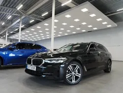 Svart Begagnad 2021 BMW 530e Sport Line Kombi | 379 900 kr (Marknadspris)