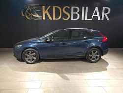 Blå Begagnad 2014 Volvo V40 CC Kombi | 159 500 kr (Marknadspris)