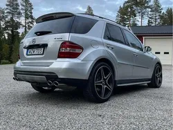 Silver Begagnad 2006 Mercedes ML500 SUV | 139 900 kr
