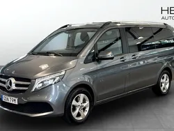 Grå (grey) Begagnad 2022 Mercedes V220 Minibuss | 450 000 kr (Bra pris)