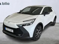 Vit Begagnad 2024 Toyota C-HR Style SUV | 424 900 kr (Marknadspris)