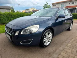 Blå (mörkblåmetallic) Begagnad 2013 Volvo V60 Momentum Kombi | 79 900 kr (Bra pris)