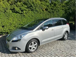 Grå Begagnad 2012 Peugeot 5008 Minibuss | 59 900 kr (Marknadspris)
