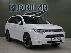 Vit Begagnad 2014 Mitsubishi Outlander P-HEV SUV | 149 900 kr (Marknadspris)