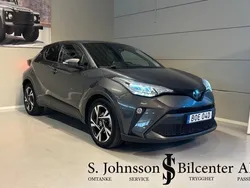 Mörkgrå (grå) Begagnad 2022 Toyota C-HR Edition SUV | 259 900 kr (Marknadspris)