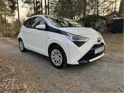 Vit Begagnad 2020 Toyota Aygo X-play Halvkombi | 99 000 kr (Marknadspris)