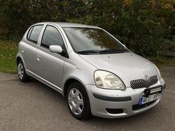 Silver Begagnad 2005 Toyota Yaris Halvkombi | 17 500 kr (Marknadspris)