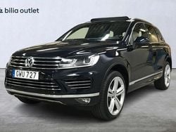 Mörkblå Begagnad 2015 VW Touareg Executive SUV | 277 900 kr