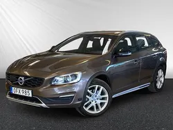 Brun Begagnad 2016 Volvo V60 CC Summum Kombi | 194 400 kr (Marknadspris)