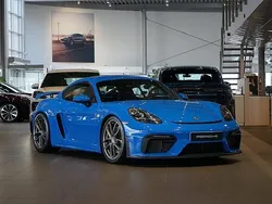 Blå Begagnad 2021 Porsche 718 Cayman GT4 Sportkupé | 1 149 000 kr (Marknadspris)