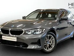 Grå (grey) Begagnad 2022 BMW 330e Sport Line Kombi | 328 700 kr (Bra pris)