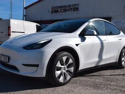 Vit Begagnad 2022 Tesla Model Y Standard Range SUV | 359 900 kr (Marknadspris)