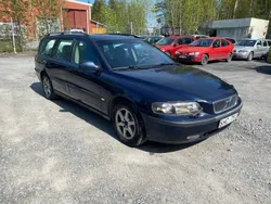 Mörkblå Begagnad 2001 Volvo V70 Kombi | 15 900 kr (Lite dyr)