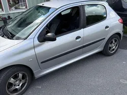 Grå Begagnad 2001 Peugeot 206 Halvkombi | 18 000 kr
