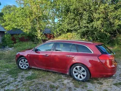 Röd Begagnad 2010 Opel Insignia Cosmo Kombi | 35 000 kr (Dyr)