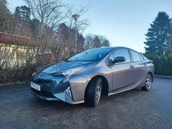 Grå Begagnad 2016 Toyota Prius Halvkombi | 171 000 kr (Marknadspris)