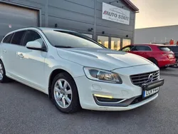 Vit Begagnad 2013 Volvo V60 Momentum Kombi | 89 900 kr (Marknadspris)