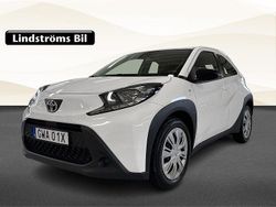 Vit Begagnad 2022 Toyota Aygo X Play SUV | 179 000 kr