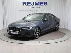 Mörkblå Begagnad 2019 Volvo S60 R-Design Sedan | 344 500 kr (Marknadspris)