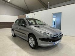 Grå Begagnad 2004 Peugeot 206 Halvkombi | 59 900 kr (Dyr)