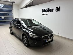 Svart Begagnad 2019 Volvo V40 CC Kombi | 209 000 kr (Marknadspris)