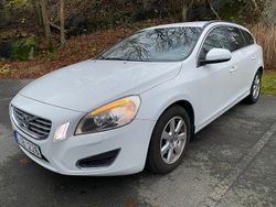 Vit Begagnad 2011 Volvo V60 Momentum Kombi | 59 900 kr (Marknadspris)