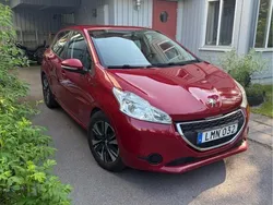 Röd Begagnad 2014 Peugeot 208 Halvkombi | 55 000 kr (Marknadspris)
