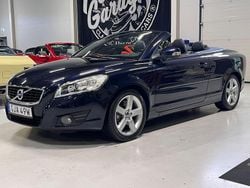 Mörkblå (magic blue pearl metallic) Begagnad 2011 Volvo C70 Cab | 145 000 kr (Lite dyr)