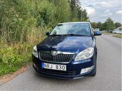 Blå Begagnad 2011 Skoda Fabia Elegance Halvkombi | 50 500 kr (Marknadspris)